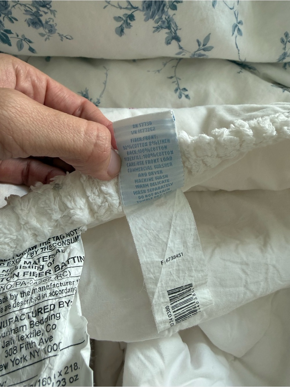 Shabby chic comforter twin (minor flaw) - Picture 7 of 7